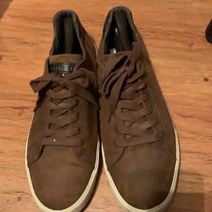 Stylish Tommy Hilfiger leather sneakers